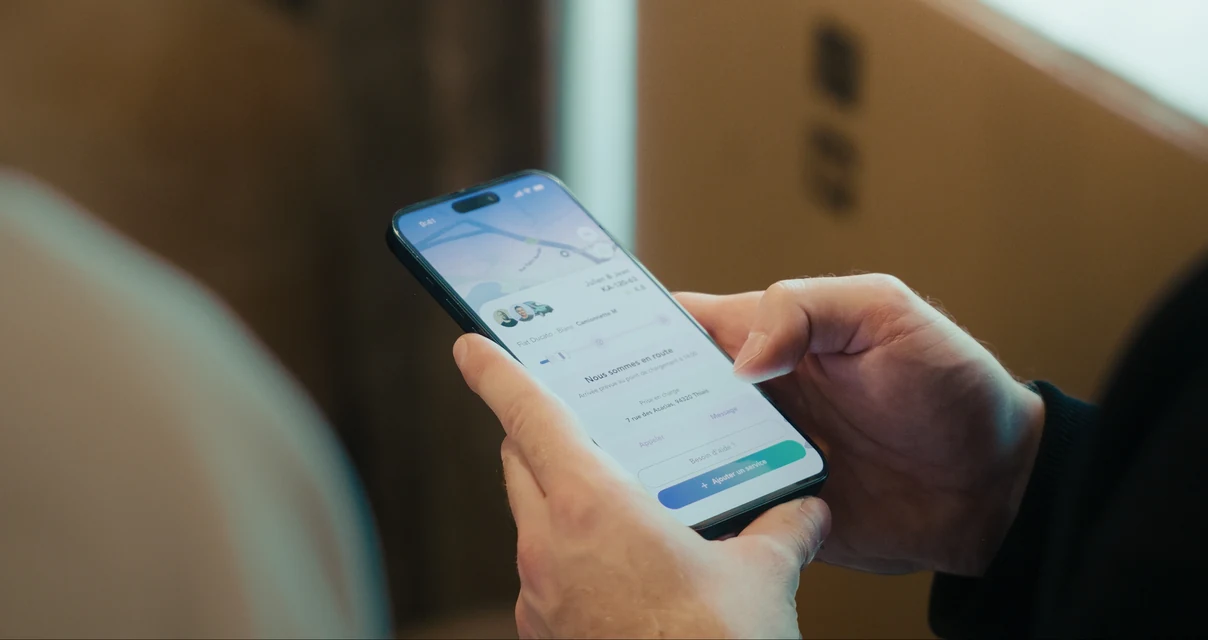 Smartphone affichant l'application Packler