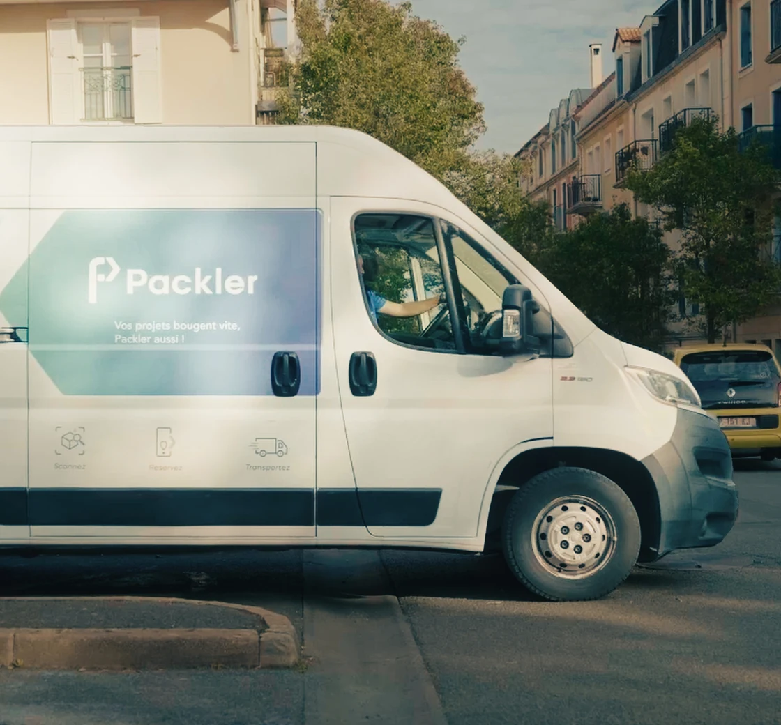 Utilitaire Packler garé dans une rue